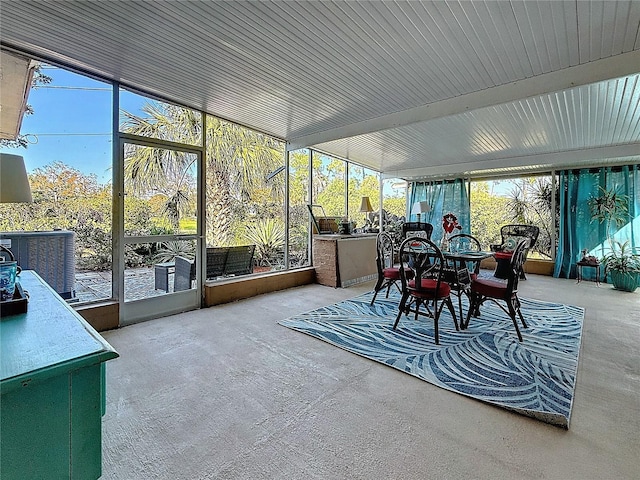 4100 Narvarez Way S, Saint Petersburg, FL 33712 - sunroom / solarium featuring outdoor dining space