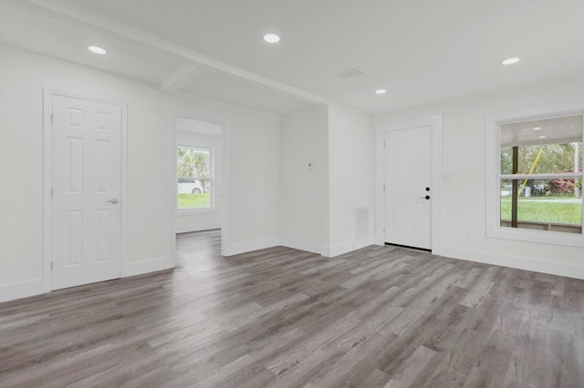 foyer entrance featuring baseboards, light wood finished floors, visible vents, and recessed lighting