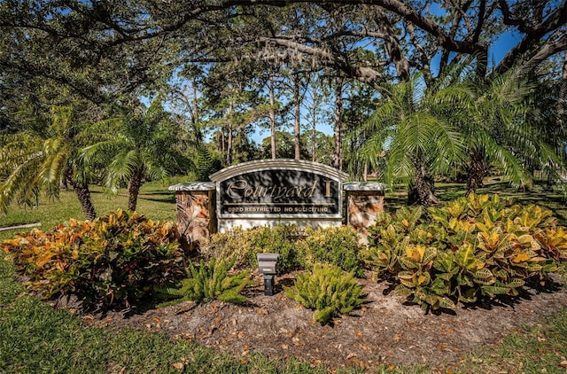 view of community / neighborhood sign