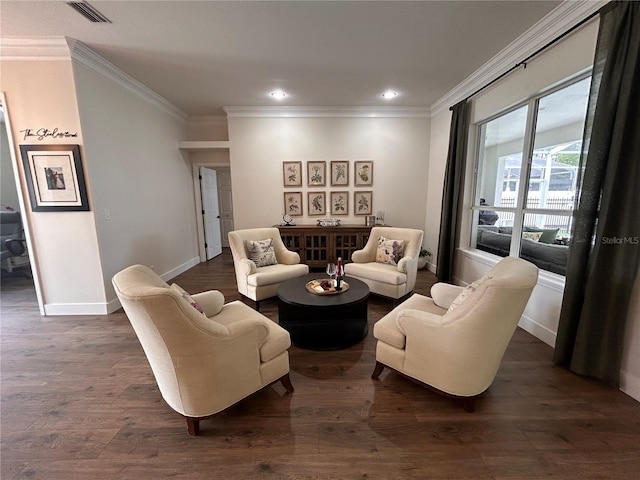 living room featuring recessed lighting, dark wood-style flooring, visible vents, baseboards, and crown molding