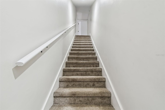 1301 Jen Ma Jo Ln, Lutz, FL 33549 - view of stairway