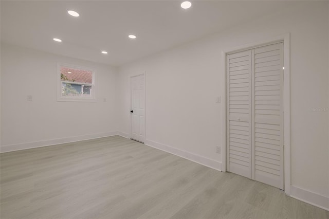 unfurnished room featuring recessed lighting, baseboards, and light wood finished floors