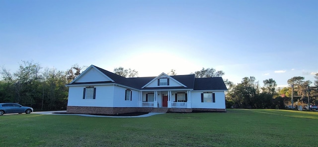 view of front of house with a front lawn