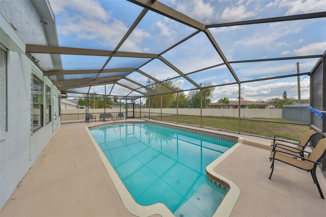6333 Spanish Main Dr, Apollo Beach, FL 33572 - view of swimming pool with a patio area, a lanai, and a fenced in pool