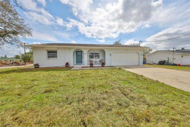 6333 Spanish Main Dr, Apollo Beach, FL 33572 - ranch-style house featuring driveway, a front yard, and stucco siding