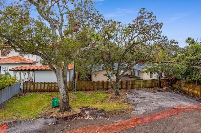 view of yard featuring a fenced front yard