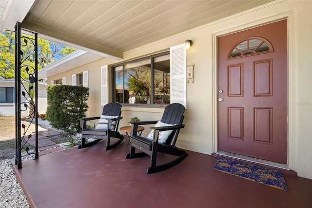 property entrance featuring a porch