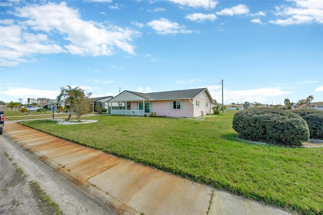 single story home with a front lawn