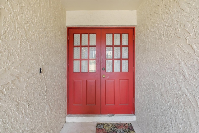 view of exterior entry featuring stucco siding