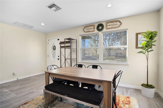 dining area with light wood-style flooring, visible vents, baseboards, and recessed lighting