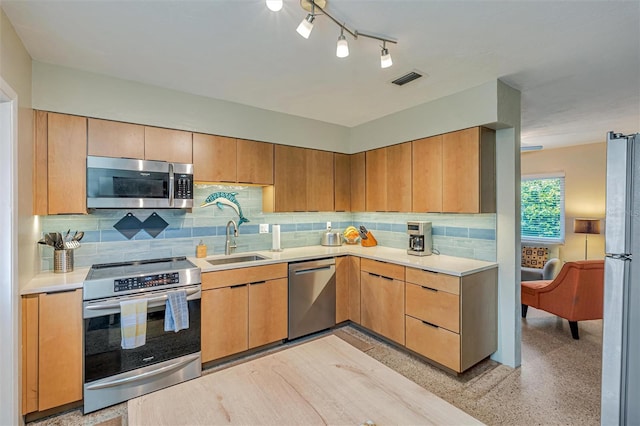 kitchen featuring a sink, visible vents, light countertops, appliances with stainless steel finishes, and backsplash