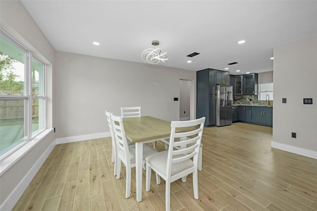 dining space featuring recessed lighting, light wood-style flooring, and baseboards