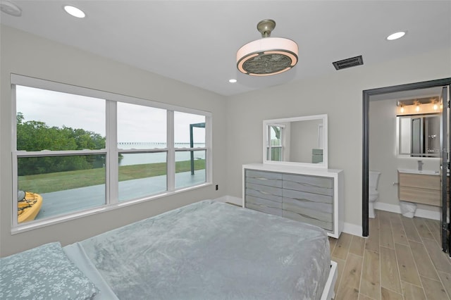 bedroom featuring recessed lighting, baseboards, visible vents, and light wood finished floors