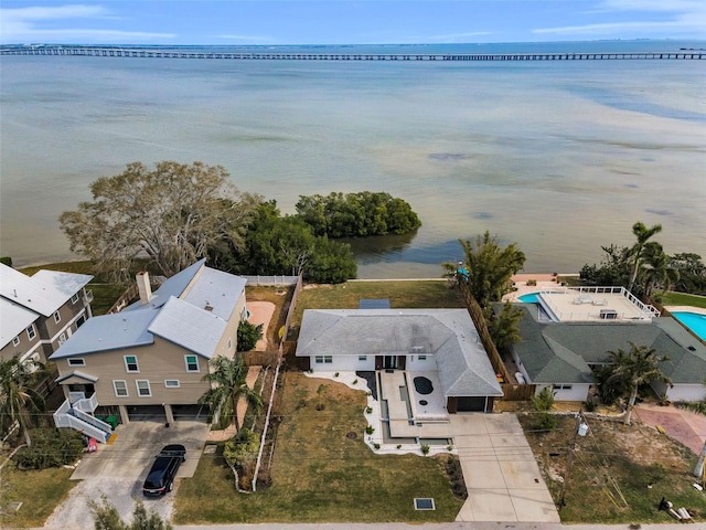 bird's eye view featuring a water view