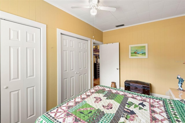 bedroom featuring a ceiling fan, a closet, visible vents, and crown molding