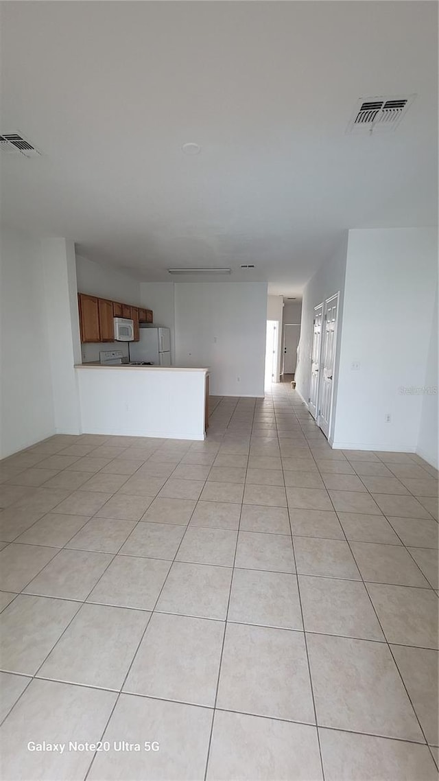 unfurnished room featuring light tile patterned floors and visible vents