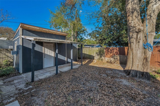 view of yard with an outdoor structure and a fenced backyard