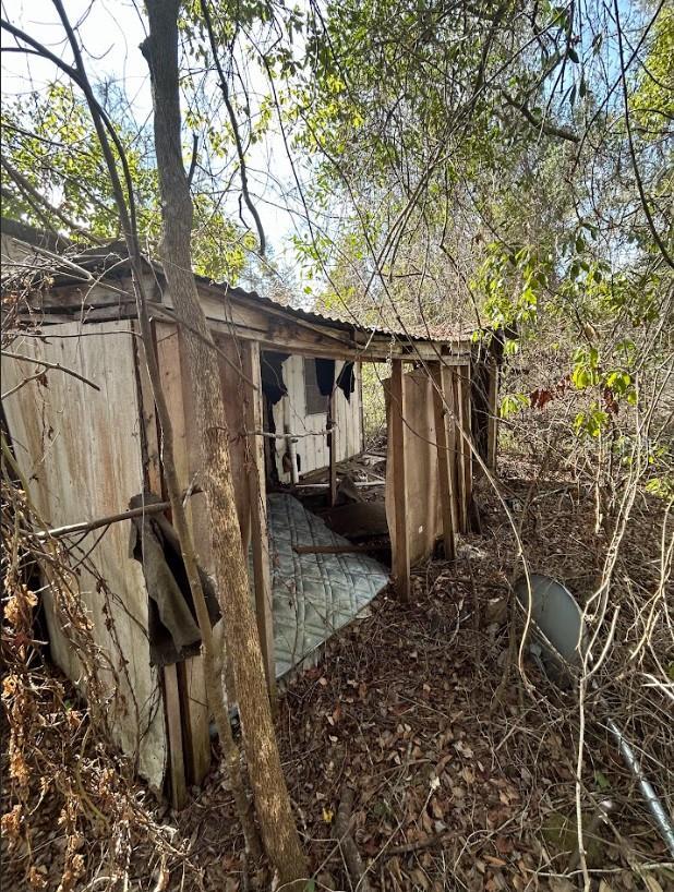 view of outdoor structure with an outbuilding