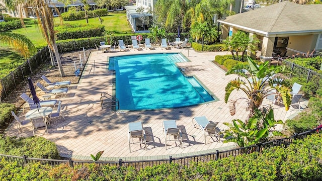 2824 Conch Hollow Dr, Brandon, FL 33511 - community pool featuring a patio area and fence
