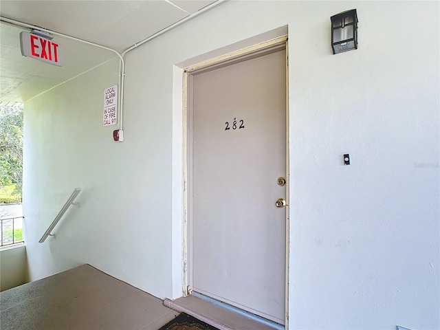 view of exterior entry featuring stucco siding