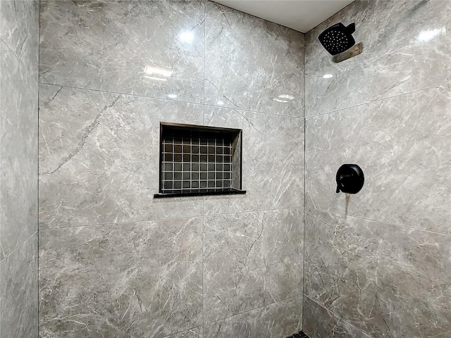 room details featuring a tile shower