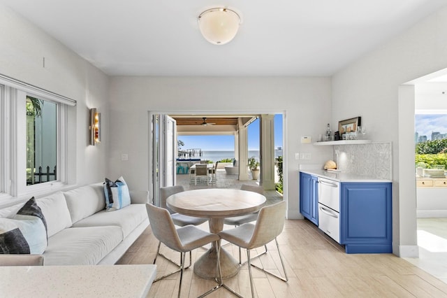611 Brightwaters Blvd NE, Saint Petersburg, FL 33704 - dining space featuring light wood-type flooring and baseboards