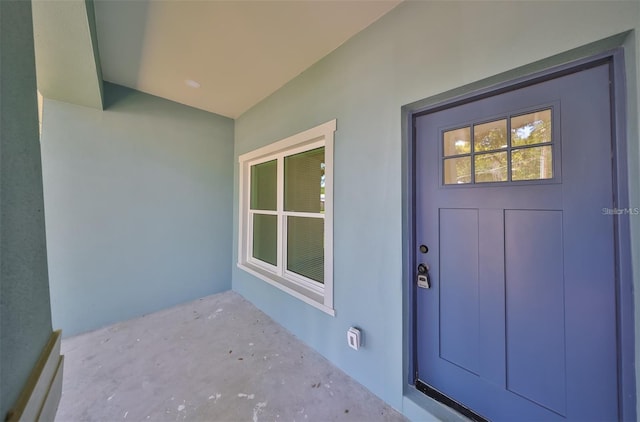 view of exterior entry with stucco siding