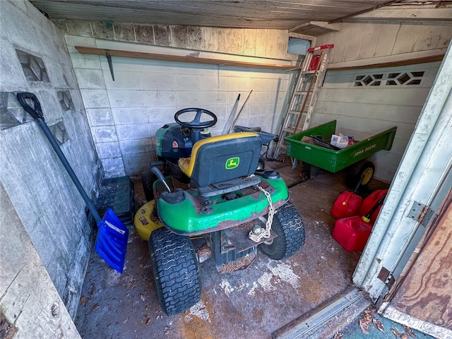 garage featuring concrete block wall