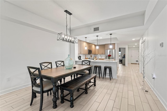 dining area featuring light wood-style floors, recessed lighting, visible vents, and baseboards