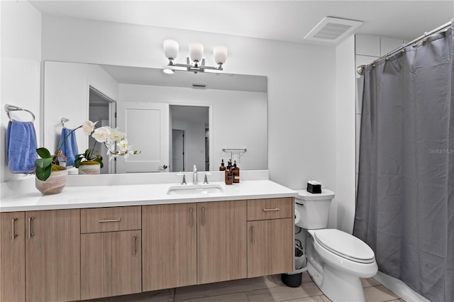 full bathroom featuring toilet, visible vents, a notable chandelier, and vanity