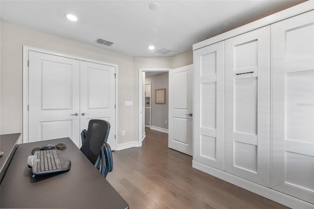 office with dark wood-type flooring, recessed lighting, visible vents, and baseboards