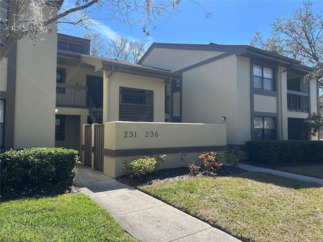 233 Woodlake Wynde, Oldsmar, FL 34677 - view of front of property featuring a front lawn and stucco siding
