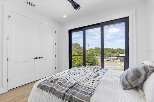 bedroom featuring access to exterior, light wood finished floors, recessed lighting, a closet, and visible vents