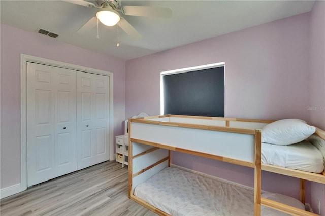 bedroom with ceiling fan, a closet, light wood-type flooring, and visible vents