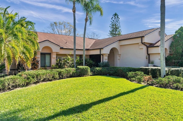 view of front of home with a front lawn and stucco siding