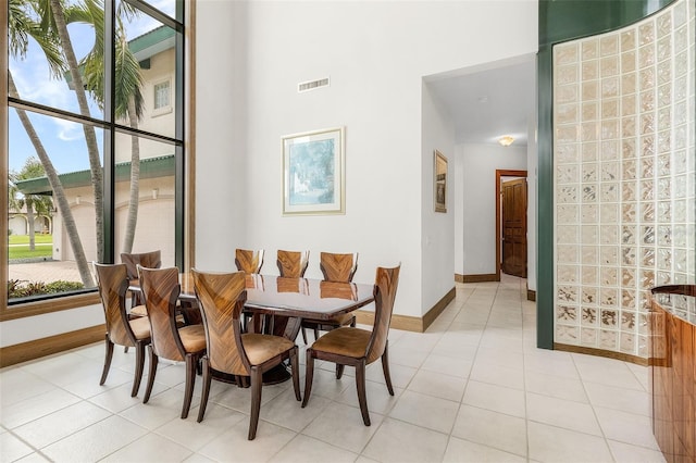 dining area with visible vents, plenty of natural light, baseboards, and light tile patterned floors