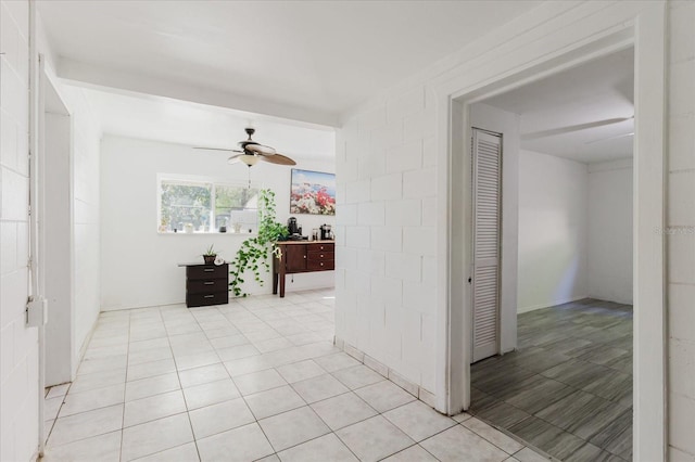 unfurnished room featuring ceiling fan and light tile patterned flooring