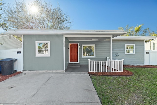 view of front of property with a front yard