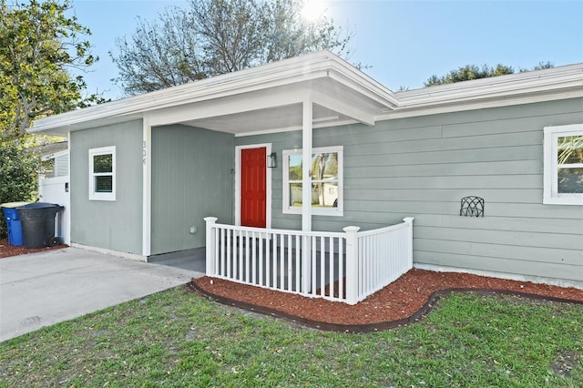 property entrance featuring a lawn