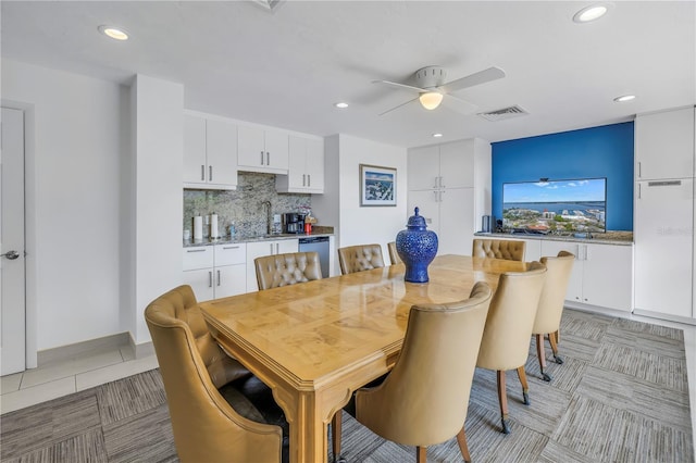 dining space featuring ceiling fan, visible vents, and recessed lighting