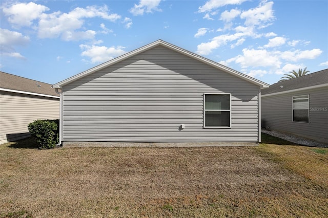 view of side of property featuring a yard