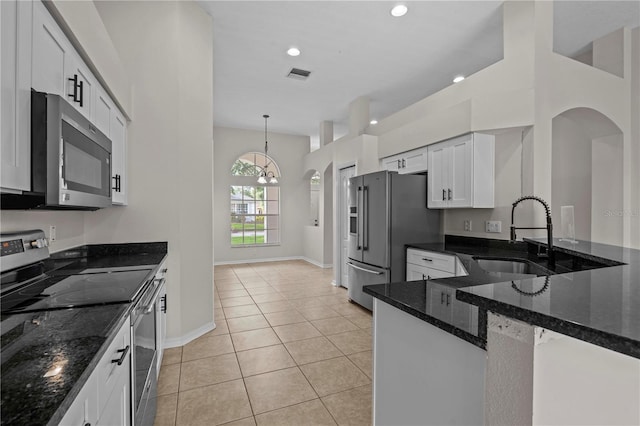 11611 Jordans Landing Ct, Riverview, FL 33569 - kitchen with appliances with stainless steel finishes, a sink, baseboards, dark stone countertops, and recessed lighting