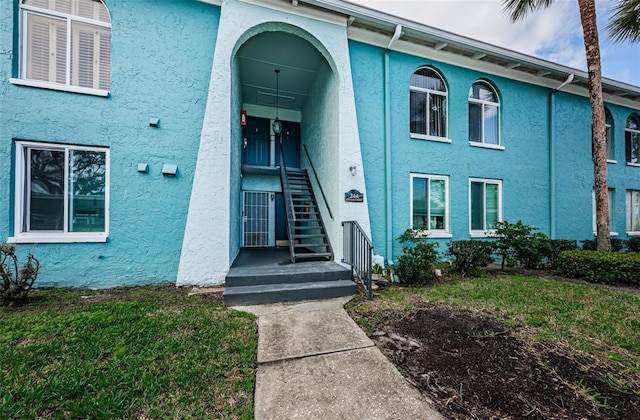 property entrance featuring stucco siding