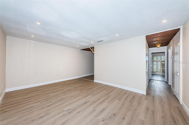 unfurnished room featuring light wood-style floors, visible vents, baseboards, and recessed lighting