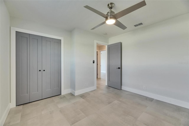 unfurnished bedroom featuring ceiling fan, a closet, visible vents, and baseboards