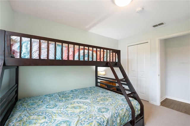 bedroom featuring baseboards, visible vents, and a closet