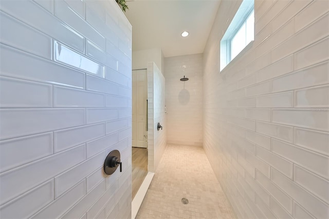 bathroom featuring tiled shower and recessed lighting