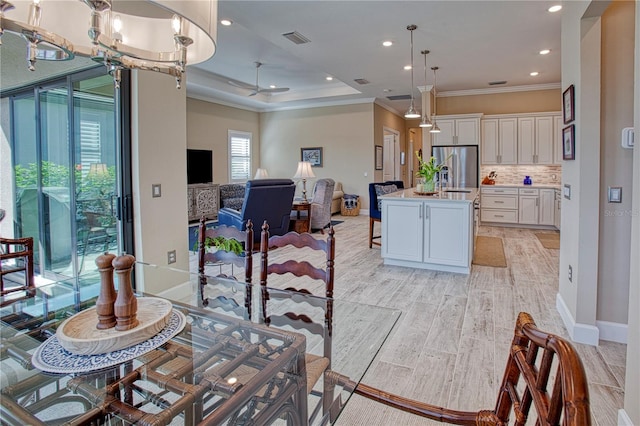 dining space featuring crown molding, recessed lighting, a raised ceiling, visible vents, and baseboards