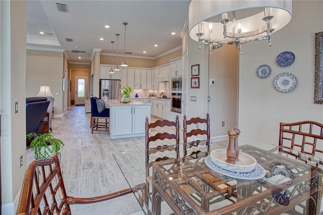 dining room with light wood-style flooring, a notable chandelier, recessed lighting, visible vents, and baseboards