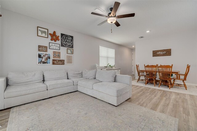 living area with baseboards, visible vents, a ceiling fan, wood finished floors, and recessed lighting